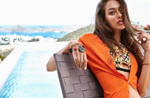 Dilan Çiçek Deniz'in paylaştığı bikinili pozlar sosyal medyayı salladı