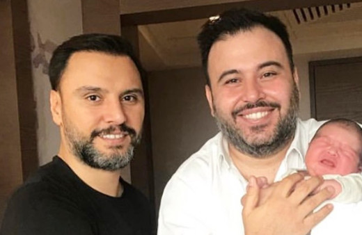 Şarkıcı Alişan Arafat Vakfesinde yapılan canlı yayına katıldı kardeş acısıyla gözyaşlarına boğuldu