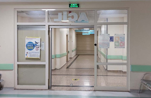 Çukurova Devlet Hastanesi acilini 50 kişilik grup bastı! Doktorlar çalışmayı bıraktı