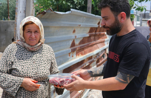 Adana'daki hayırseverden örnek davranış! Tam 500 koyun kesip...