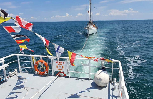 Avcılar açıklarında tekne kurtarıldı