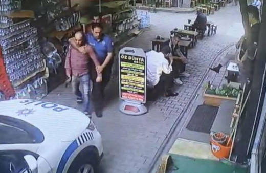 Komiser scooterle sokak sokak gezdi! Kapkaççıyı kıskıvrak yakaladı