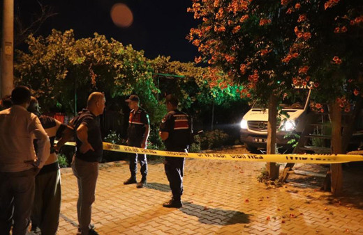 Evi terk eden karısının izini bulan koca pompalı tüfekle dehşet saçtı