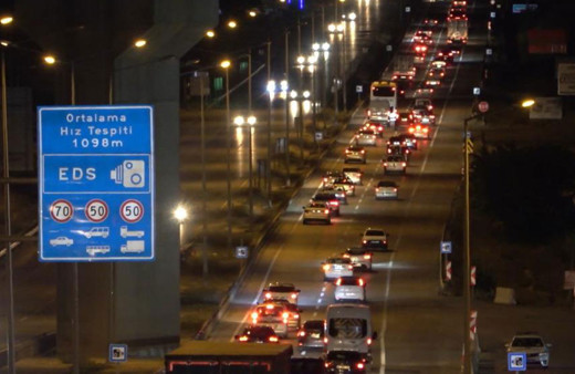 Tatilciler akın akın dönüyor: 43 ilin geçiş güzergahında trafik yoğunluğu