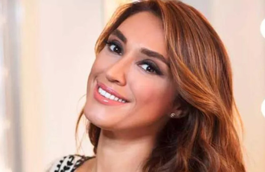 Zuhal Topal bikinili pozlarıyla sosyal medyayı salladı! Düzgün fiziğiyle genç kızlara meydan okuyor