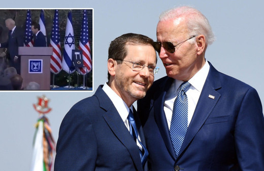 O bunu hep yapıyor! ABD Başkanı Biden yine boşlukla tokalaştı!