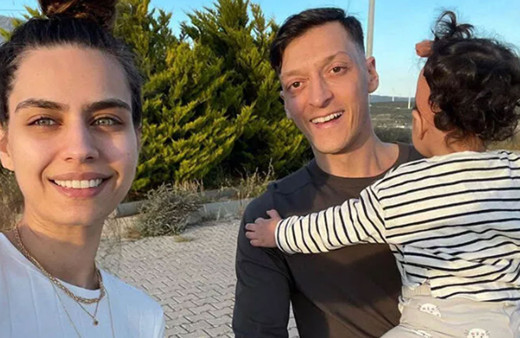 Mesut Özil'in eşi Amine Gülşe'nin yaptığı o paylaşım büyük dikkat çekti!