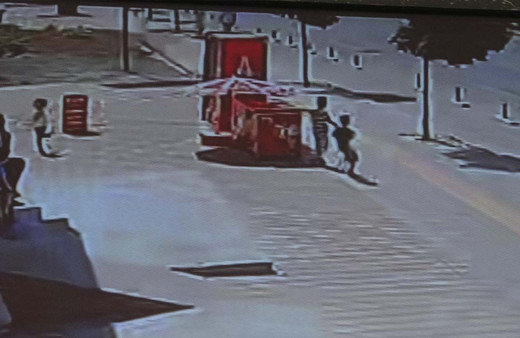 Diyarbakır'da 7 yaşındaki çocuğun feci ölümü önce taksi sonra otobüs çarptı!