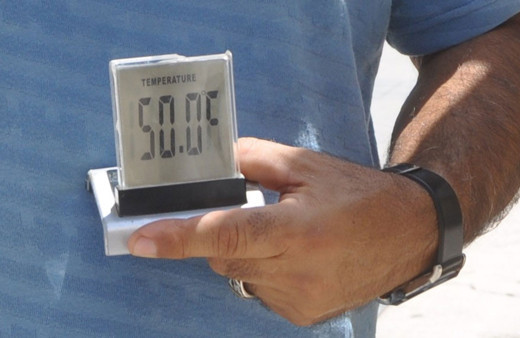 Termometreler 50 dereceyi gördü! Asfalt buharlaştı vatandaş gördüğü her suya koştu