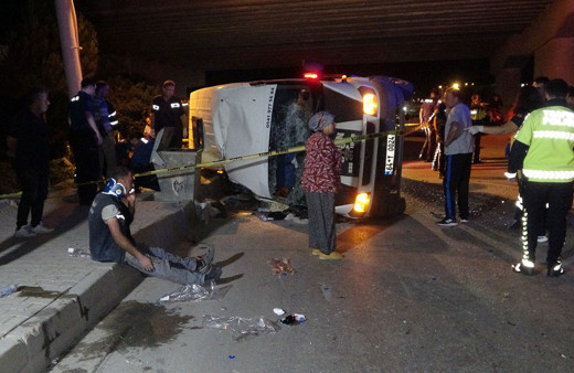 Tarım işçilerini taşıyan minibüs devrildi: 1 ölü, 3'ü ağır 14 yaralı