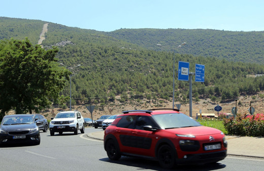 Tatilcilerin dönüş çilesi başladı! Kilometrelerce kuyruk oluştu