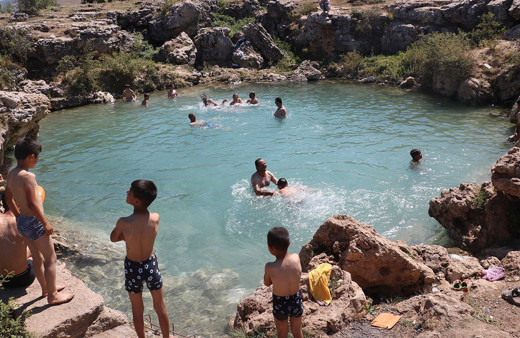 Görenler gözlerine inanamadı! Şifa dağıtan 'Uyuz Gölü' tamamen kurudu...