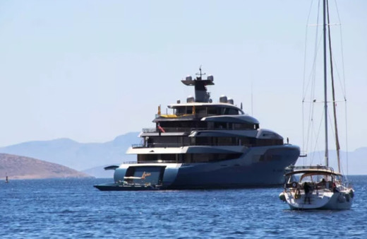 Dev yat Bodrum sahiline giriş yaptı görenler cep telefonlarına sarıldı