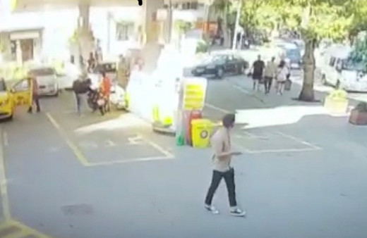 Fren yerine gaza basınca ortalık karıştı: Akaryakıt istasyonunda dehşet anları