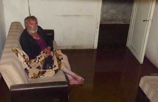 Kazı kazan'dan çılgın ikramiye kazandı şimdi lağım suları içinde yaşıyor para bitti aşk bitti