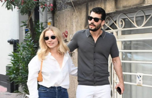 Akın Akınözü 8 yıllık sevgilisi ile aşk sinyalini verdi! "Hayallerimize hizmet edecekse eden olmasın"