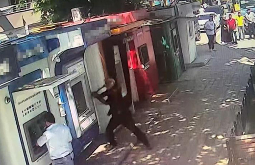 Yalova'da ATM düşmanı! 3’üncü kez ATM’leri çekiçle paramparça etti