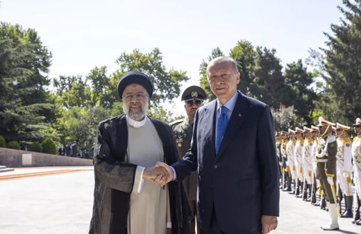 Tahran'da kritik 3'lü zirve: Cumhurbaşkanı Erdoğan resmi törenle karşılandı