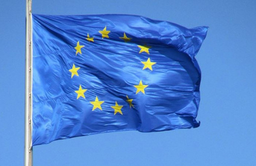 Arnavutluk, Avrupa Birliği bayrağını göndere çekti