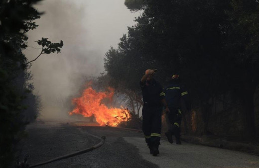 Atina'da korkutan orman yangın: Bölge sakinleri tahliye edildi