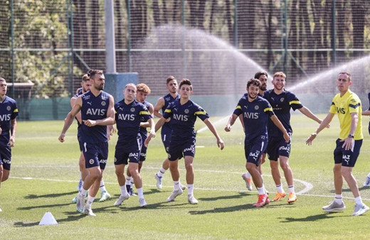 Fenerbahçe Şampiyonlar Ligi ilk maçına çıkıyor! İlk 11'ler belli oldu Fenerbahçe-Dinamo Kiev maçı saat kaçta hangi kanalda?