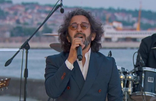 Fettah Can'ın herkesten gizlediği sır: Sahneye gözlükle çıktı, sebebini itiraf etti!