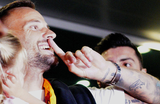 Galatasaray'ın yeni transferi İstanbul'da! Golcü Haris Seferovic sakat sakat mı geldi?