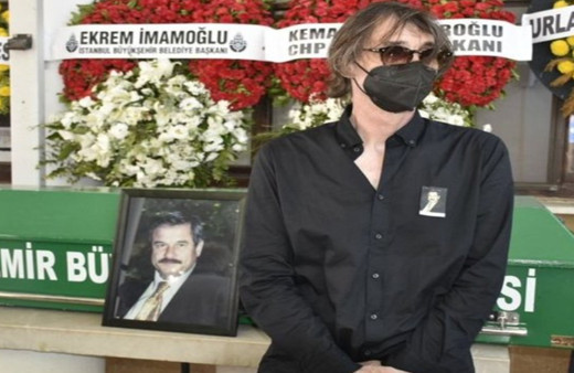 Erdal Beşikçioğlu'nun zor günü! Usta oyuncu babasını son yolculuğuna uğurladı