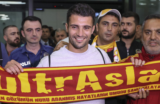Leo Dubois resmen Galatasaray'da! İşte transferin maliyeti...