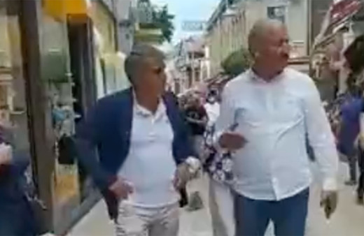 Şenol Güneş çarşıda gezerken durup kavga seyretti! O anlar sosyal medyayı salladı