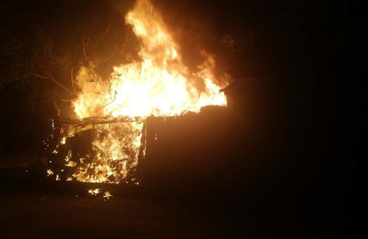 Kocaeli'de çocukların attığı maytaplar barakayı alev alev alev yaktı