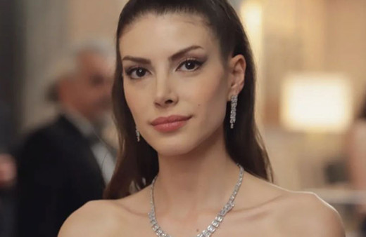 Deniz Baysal çocukluk fotoğrafını paylaştı sosyal medyada beğeni yağdı!