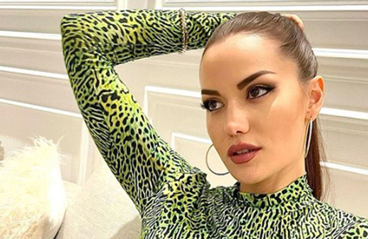 Fahriye Evcen'in kız kardeşini görenler güzelliğiyle büyülendi! Fahriye'den çok daha beğenildi
