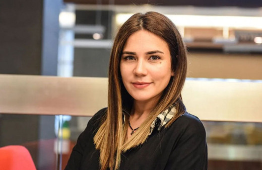 34 beden oldum demişti! Buse Varol bikinili pozlarıyla sosyal medyanın diline düştü