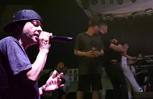 Kocaeli'ndeki Ceza konserinde öyle bir kavga çıktı ki ortalık birbirine girdi