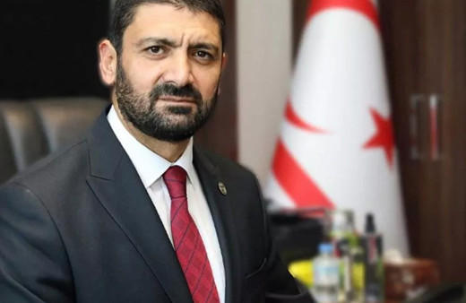 KKTC Maliye Bakanı görevinden istifa etti
