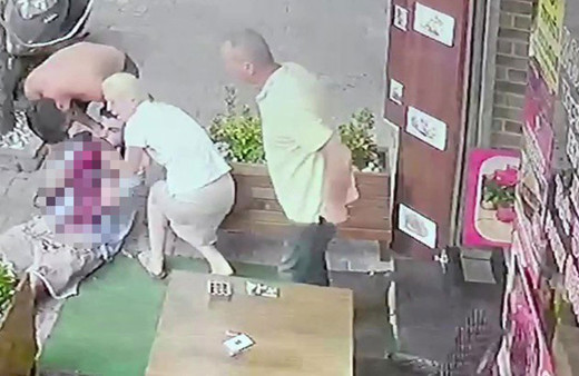 Çocukluk arkadaşını boğazından bıçaklayıp 4. kattan atladı: 'Ölmek istemiyorum kurtarın beni’