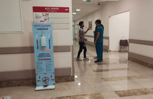 Kocaeli'de doktor beyaz kod verdiler diye, sağlık görevlilerini azarladı