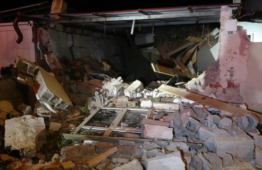 Kayseri'de mutfak tüpü bomba gibi patladı! Evin duvarları yıkıldı