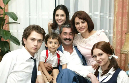 Türkiye'nin en sevilen isimleri rol almıştı! Öyle Bir Geçer Zaman Ki dizisi oyuncularının değişimine inanamayacaksınız