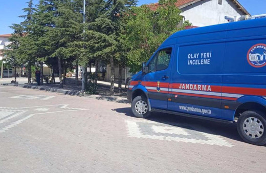 Gittiği ilçede bir kişiyi öldürdü, 20 km ilerdeki beldede ise iki kişiyi ağır yaraladı