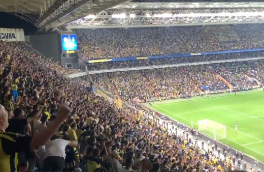 Dinamo Kiev maçında Fenerbahçe taraftarlarından 'Vladimir Putin' tezahüratı