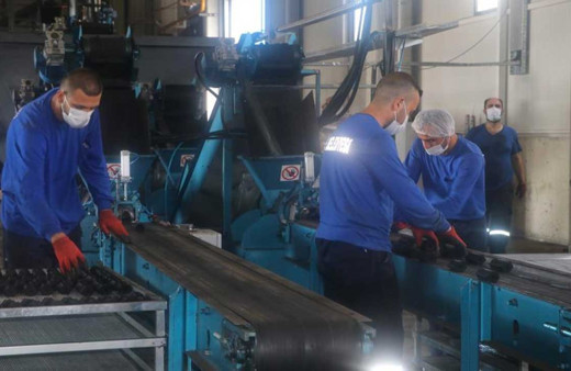 Rize'de çay çöpü ile mangal kömürü üretiliyor