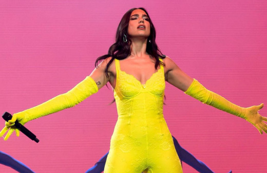Dua Lipa'nın Toronto konserinde izinsiz havai fişek patlatıldı! Konser feci sonla bitti