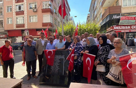 MİT Güngören bombacısını öldürünce halk sevinçle anıt önünde toplandı