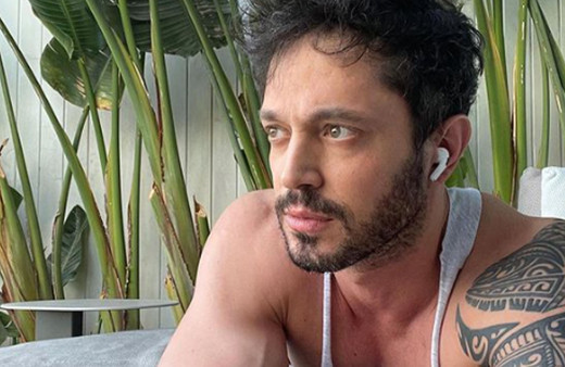 Yeni dizisi için saçlarını uzattı! Murat Boz yeni tarzıyla sosyal medyayı salladı