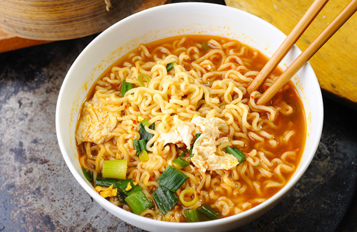 Hazır Noodle zararları neler? Bir daha yüzüne bile bakmayacaksınız!