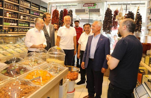 AK Parti'li vekiller Çekmeköy'ü adım adım gezdi