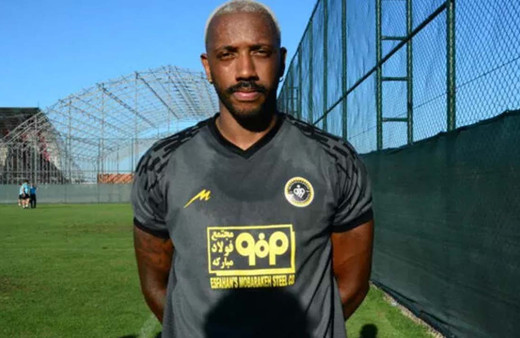 5 kadınla birlikte görüntülenince! Eski Beşiktaşlı Fernandes gazeteciyi yumrukladı