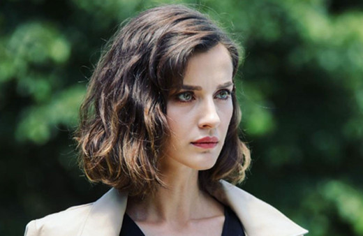 İrem Helvacıoğlu'da estetikliler kervanına katıldı! Yeni yüzüyle sosyal medyayı ikiye böldü